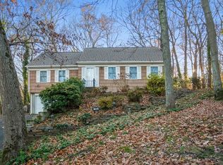 102 Longfellow Ln, Port Jefferson, NY 11777