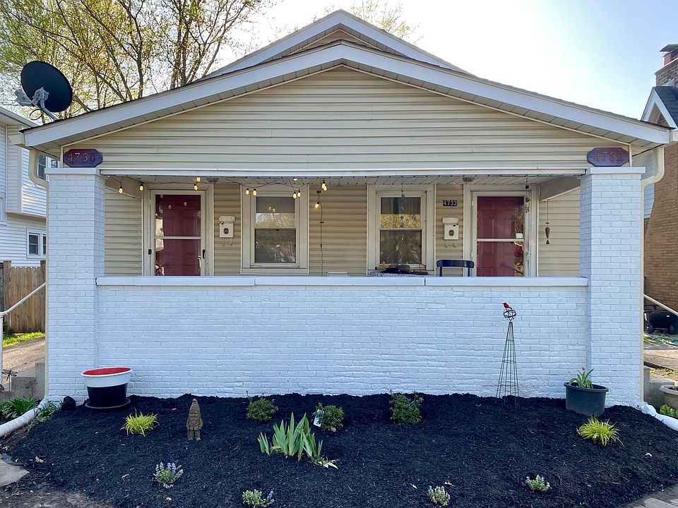 Pretty front of house. No extra charge for the gnome.