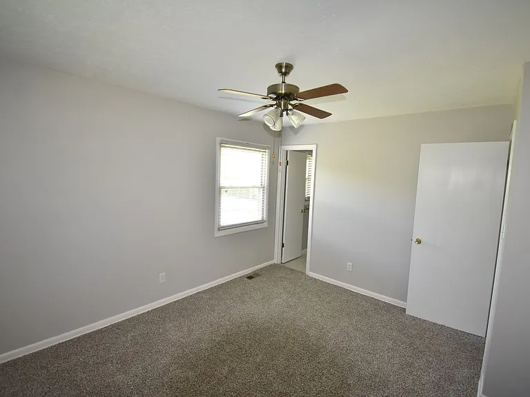 328 Desmond Dr — Photo 16