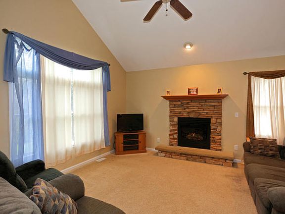 3rd image of 15255 Nickolas Dr