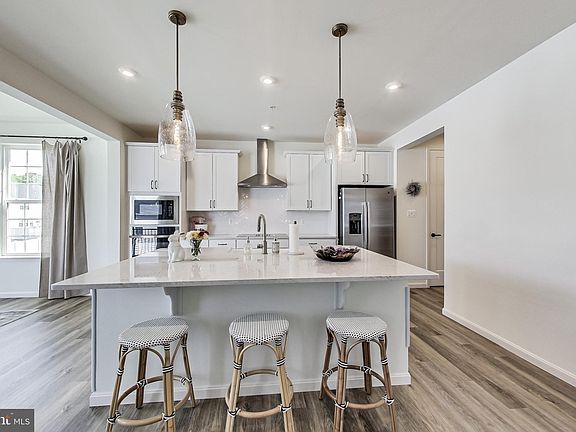 5th image of 41518 Fairwood Ct