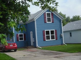 209 NE 3rd St, Aledo, IL 61231