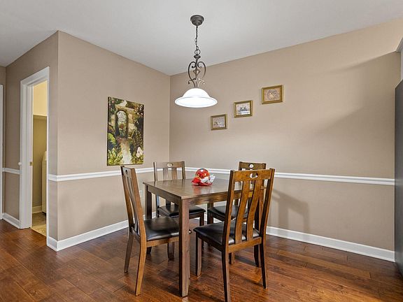 4th image of 231 Goldfinch Cir