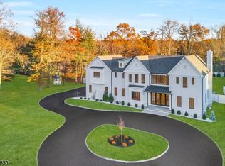 3 Hemshire Dr, Livingston, NJ 07039