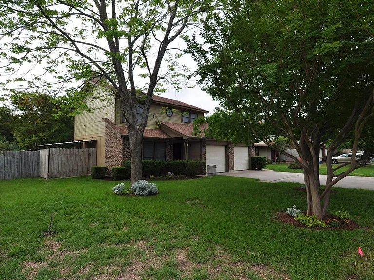 13405 Saddlebrook Trl #B — Photo 1