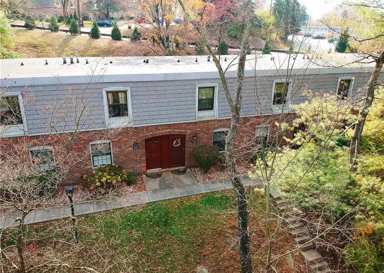 2 bed, 1.5 bath, 1120 sqft, $1,800 — Photo 2