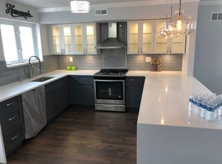 854 Centennial Sq N, Philadelphia, PA 19116