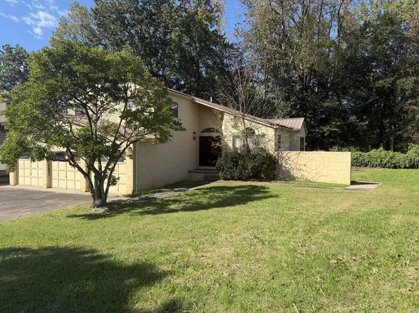28 Cedar Dr, Hurricane, WV 25526
