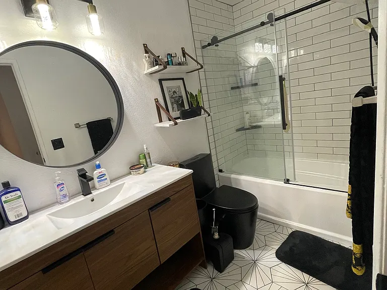 1242 E 4th St #3 — Photo 35