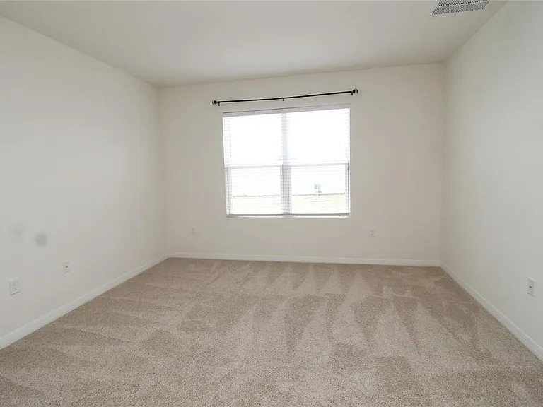 9488 Black Walnut Dr — Photo 10