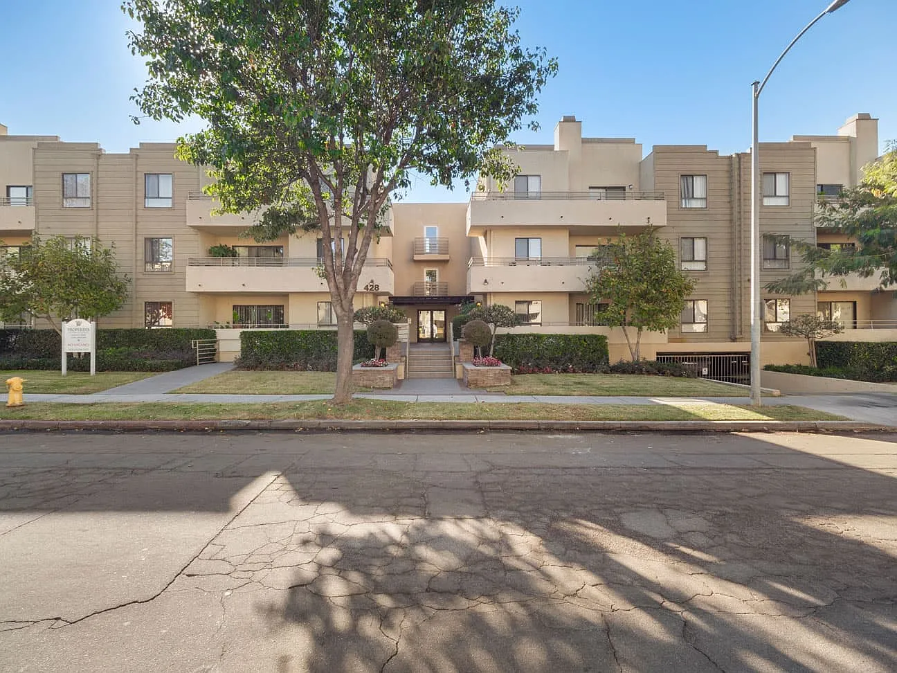 428 Hawthorne St — Photo 2