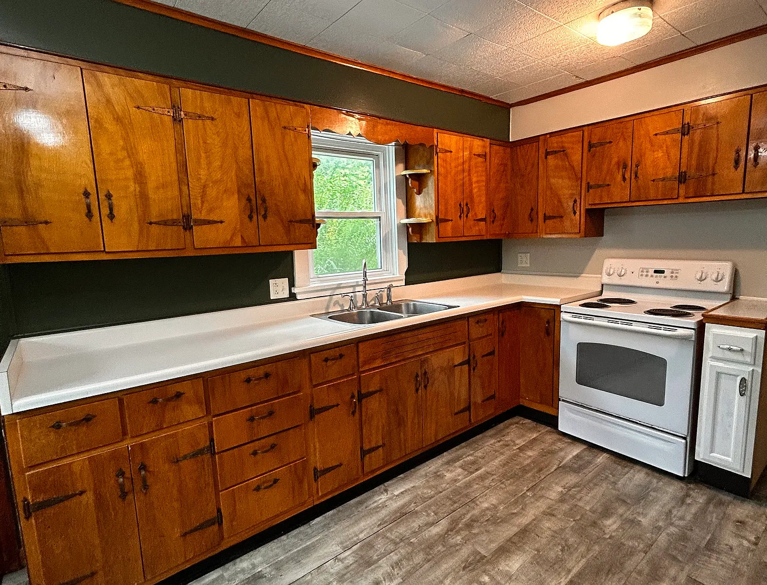 3 bed, 1200 sqft, $975 — Photo 2