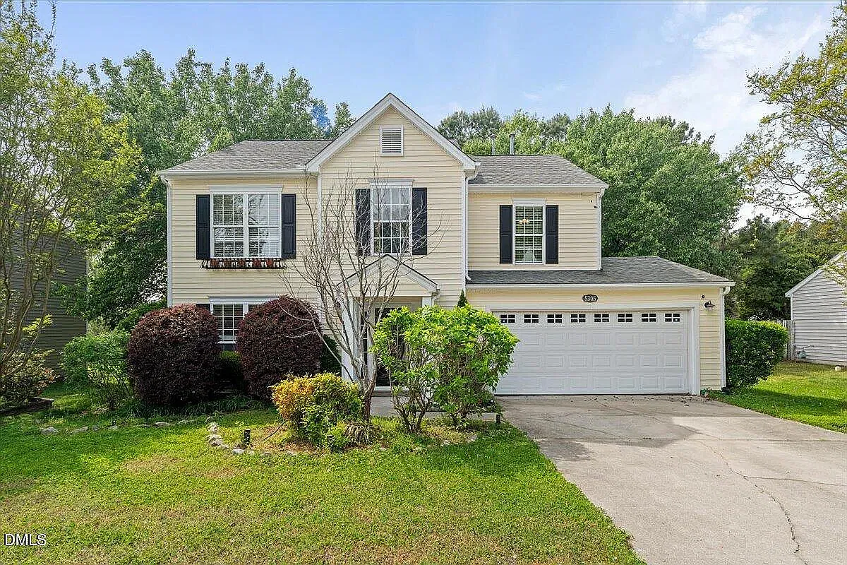 4 bed, 2.5 bath, 1935 sqft, $2,300 — Photo 1