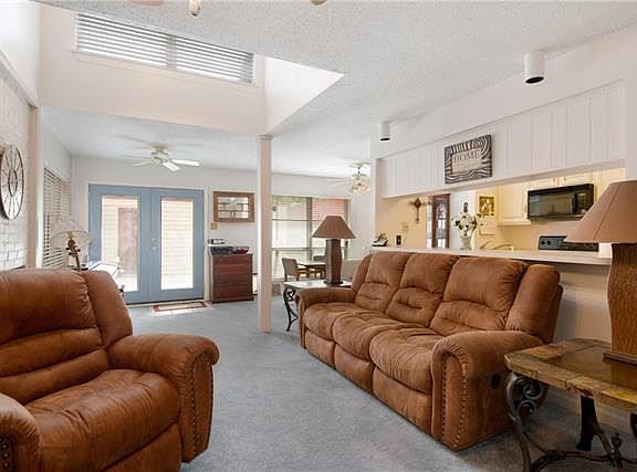 3rd image of 4024 Towngate Blvd