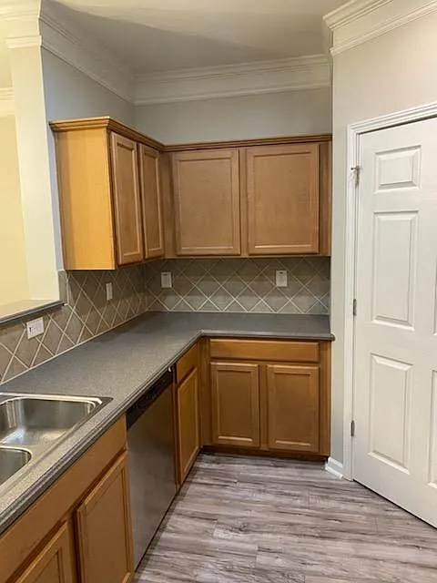1910 Cedar Glenn Way — Photo 3