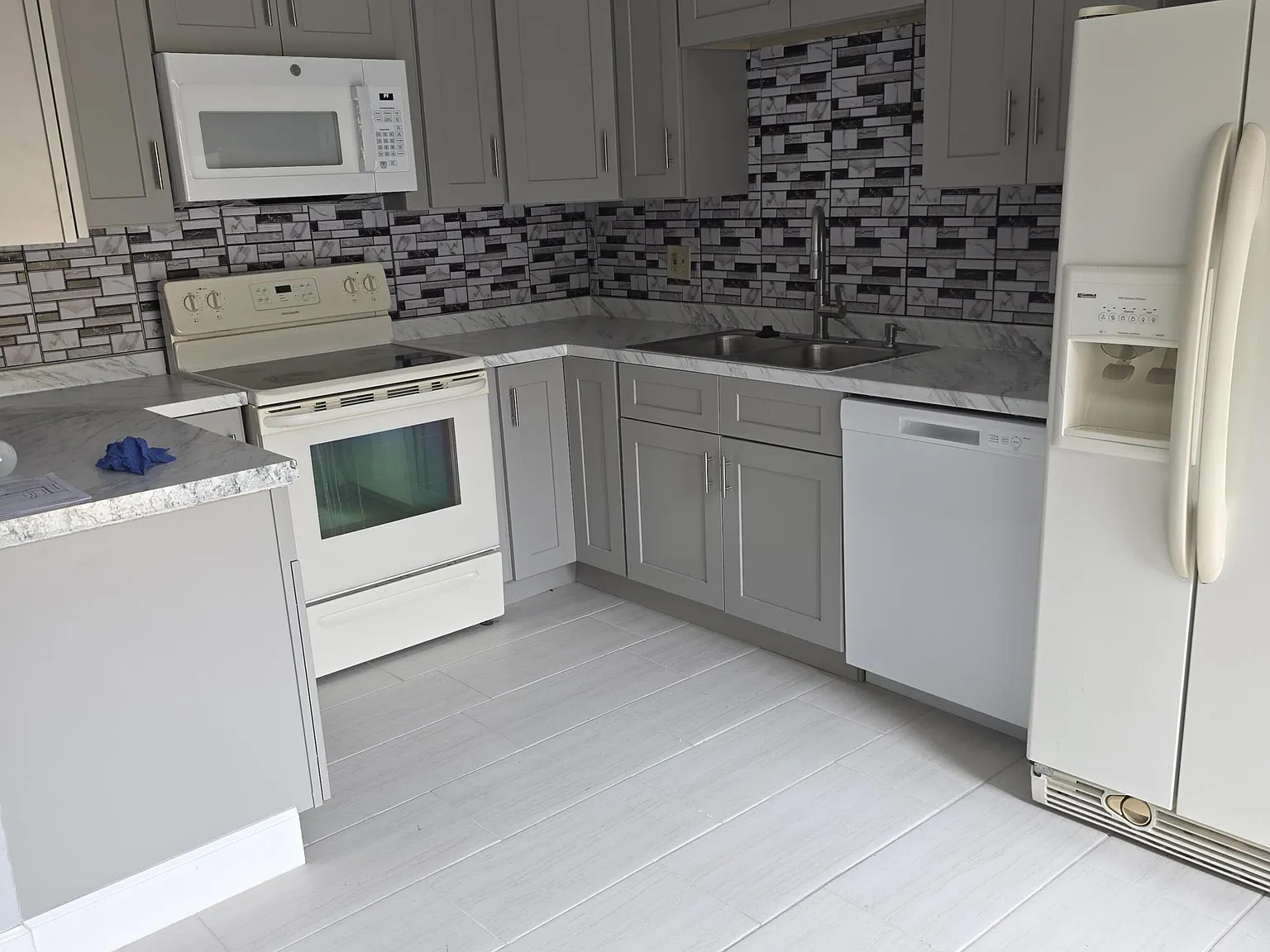 3 bed, 2.5 bath, 1624 sqft, $2,800 — Photo 2