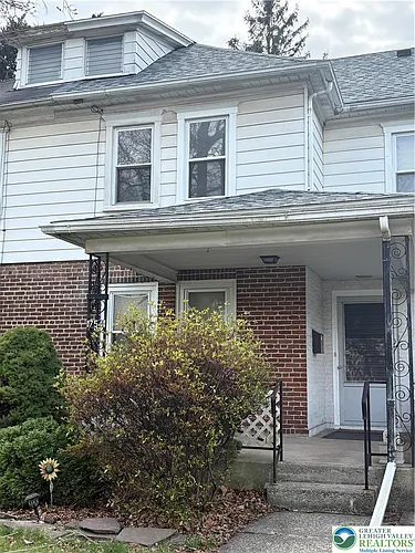 754 E Washington Ave Photo 1