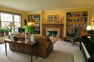 3rd image of 4606 Thornbury Dr E