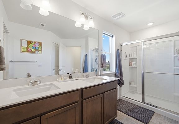 5th image of 202 Swallow Rd