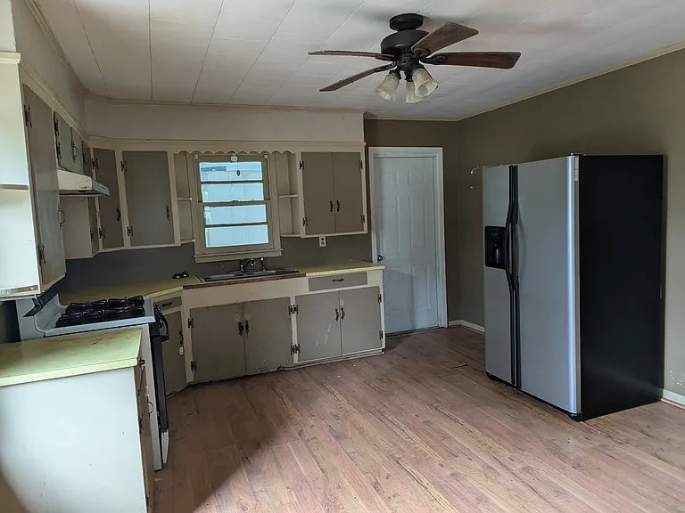 1818 Clover St — Photo 5
