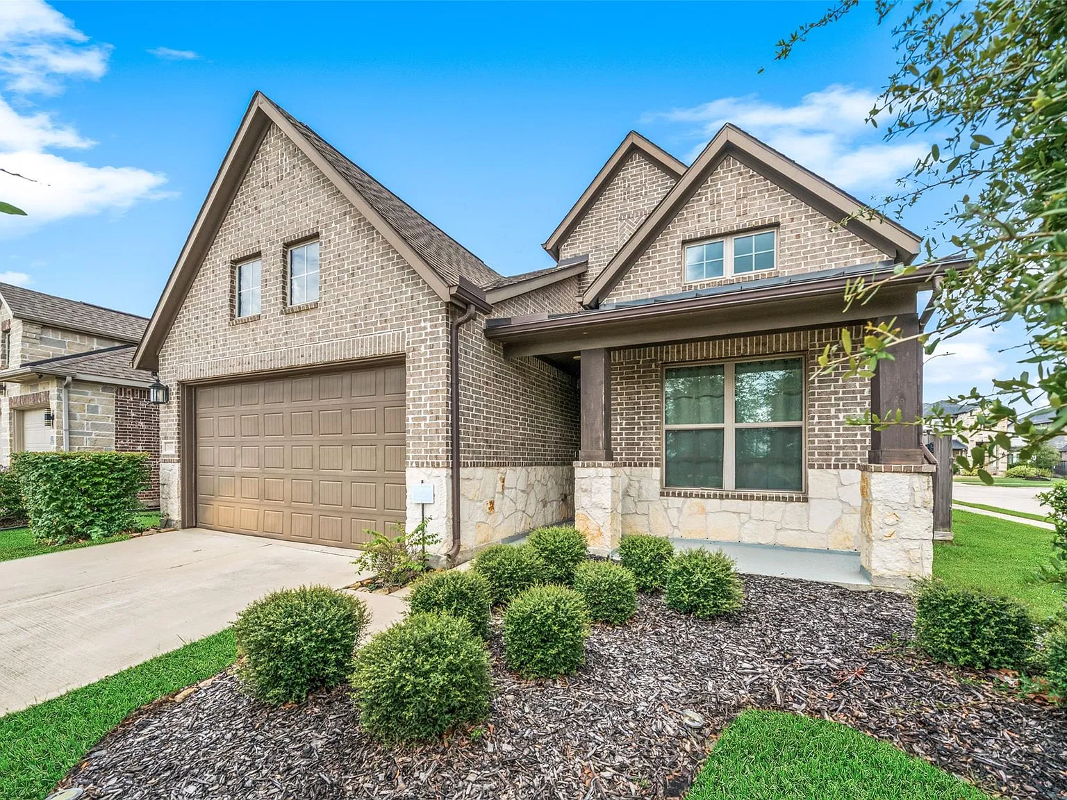 4 bed, 4.5 bath, 2826 sqft, $2,990 — Photo 3