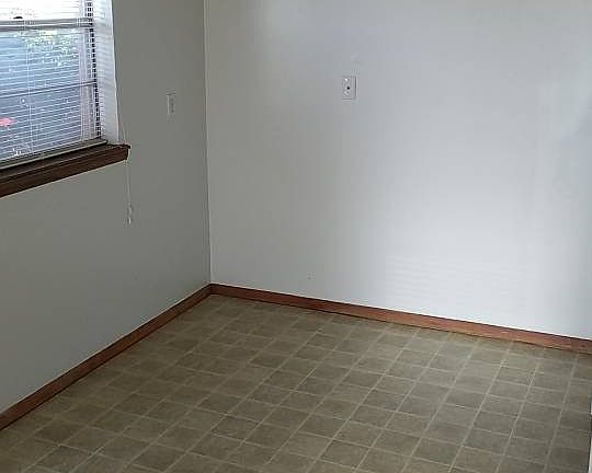 4th image of 510 N Illinois St #1
