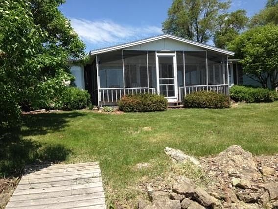 3rd image of 1216 Lakeview Dr
