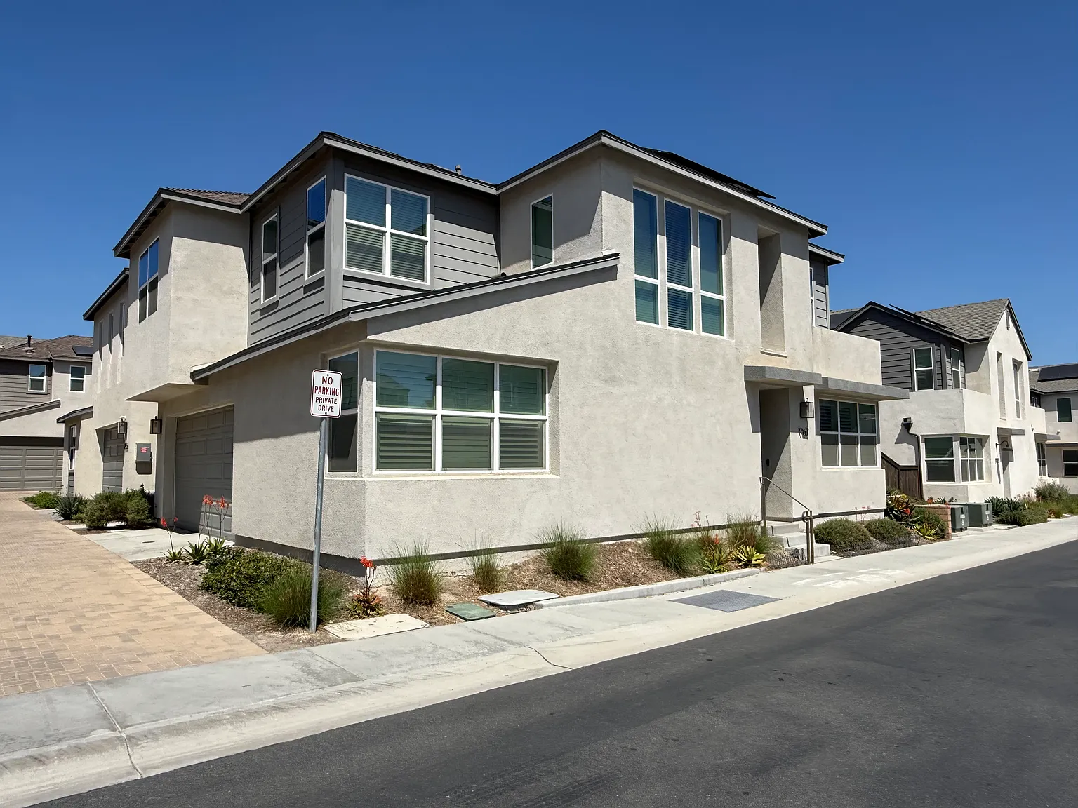 4 bed, 2100 sqft, $4,800 — Photo 3