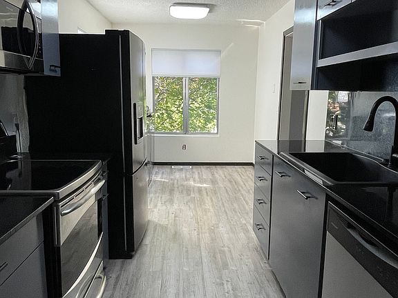 2nd image of 624 Whitaker Dr #624