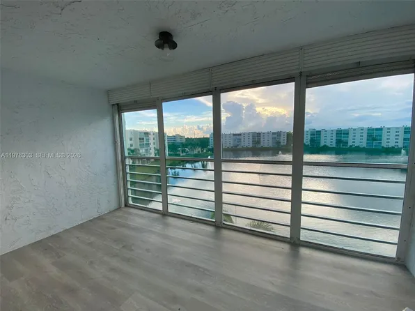 121 SE 3rd Ave APT 504, Dania, FL 33004