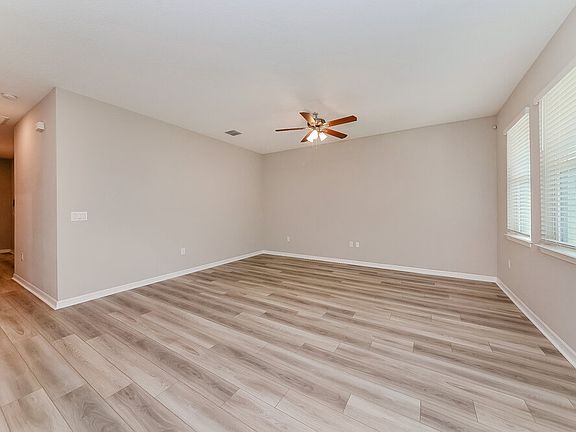 3rd image of 417 Daylily Blvd