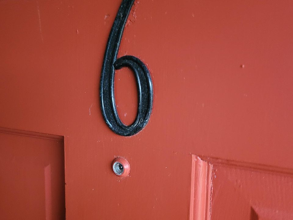 1st image of 211 SE Uglow St APT 6