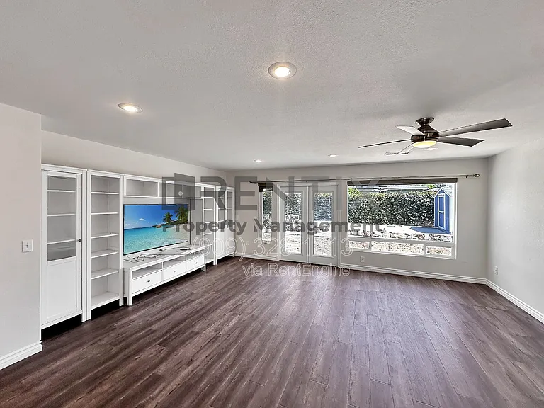 938 W Berkeley Ct — Photo 5