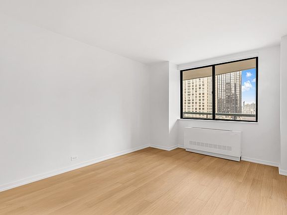 4th image of 124 W 60th St APT 18A