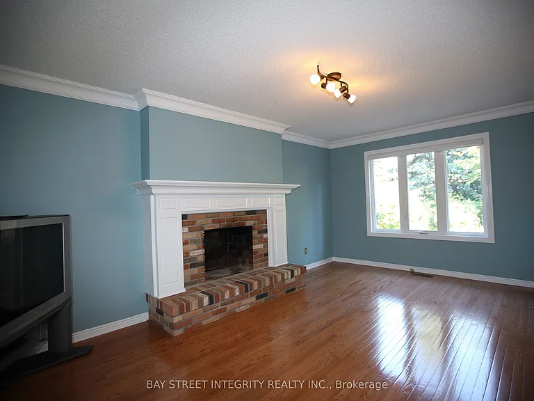1906 Stoneybrook Ct — Photo 4