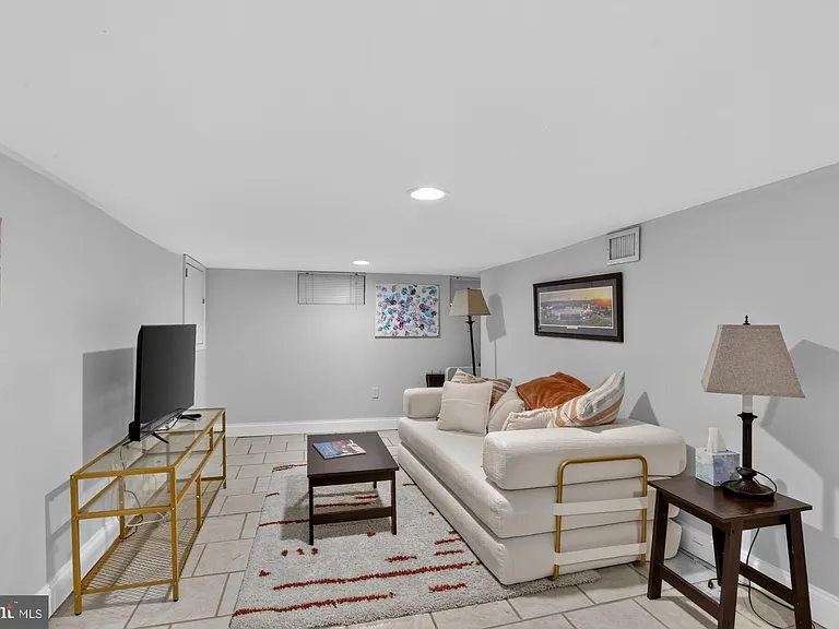 1202 Gerritt St — Photo 11