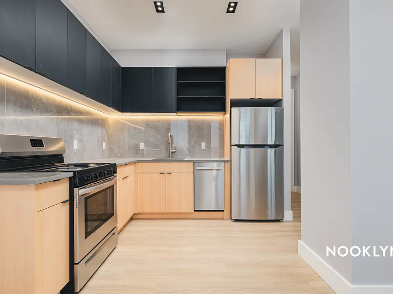26-25 4th St #1015 — Photo 3