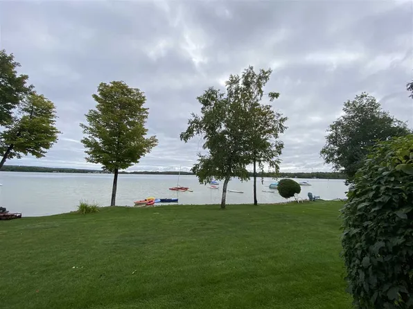 3497 Lakeside Dr N, Petoskey, MI 49770