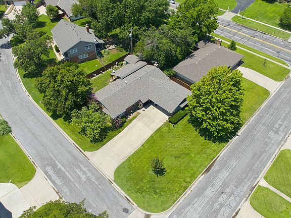 4th image of 3075 W River Park Dr