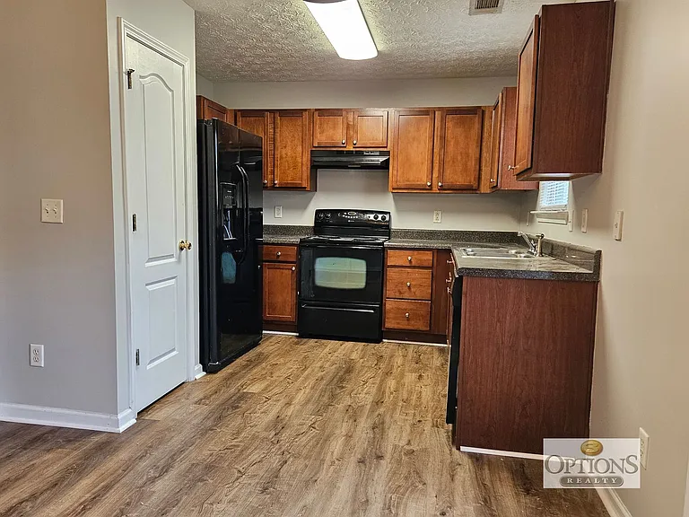 752 Georgetown Ct — Photo 11