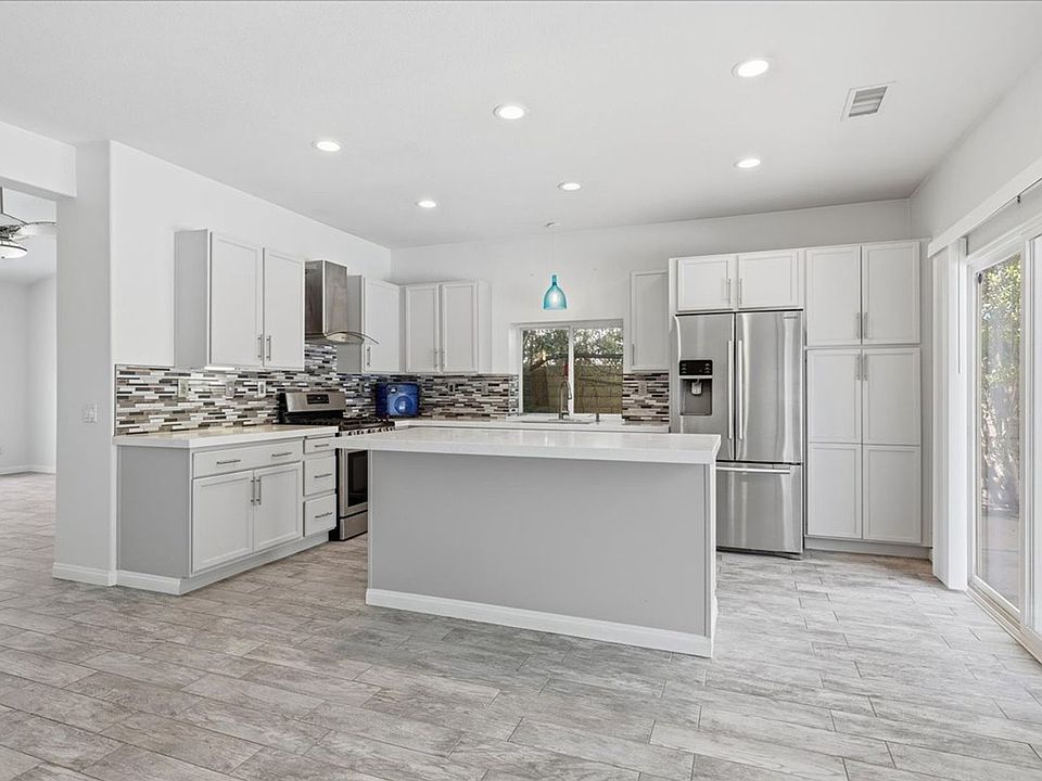 1st image of 1610 Amelia Way