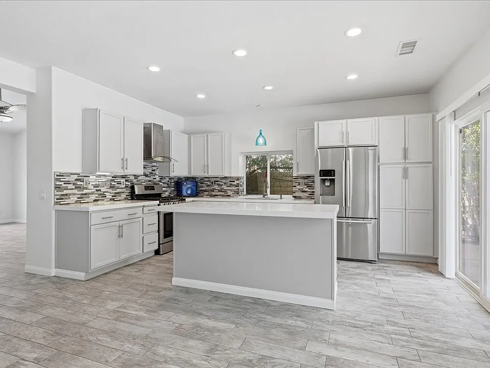 1610 Amelia Way