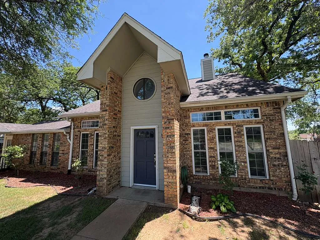 Building Photo - 500 Holliday Ln