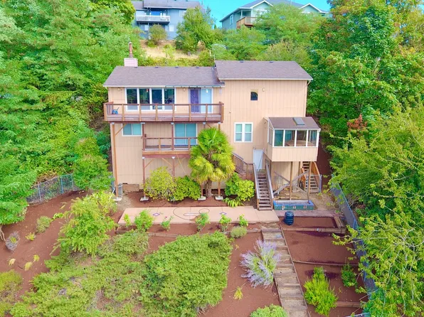 820 Sunset Dr, Springfield, OR 97477