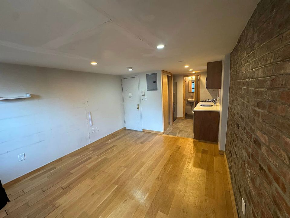 2nd image of 102 Bayard St APT 5R