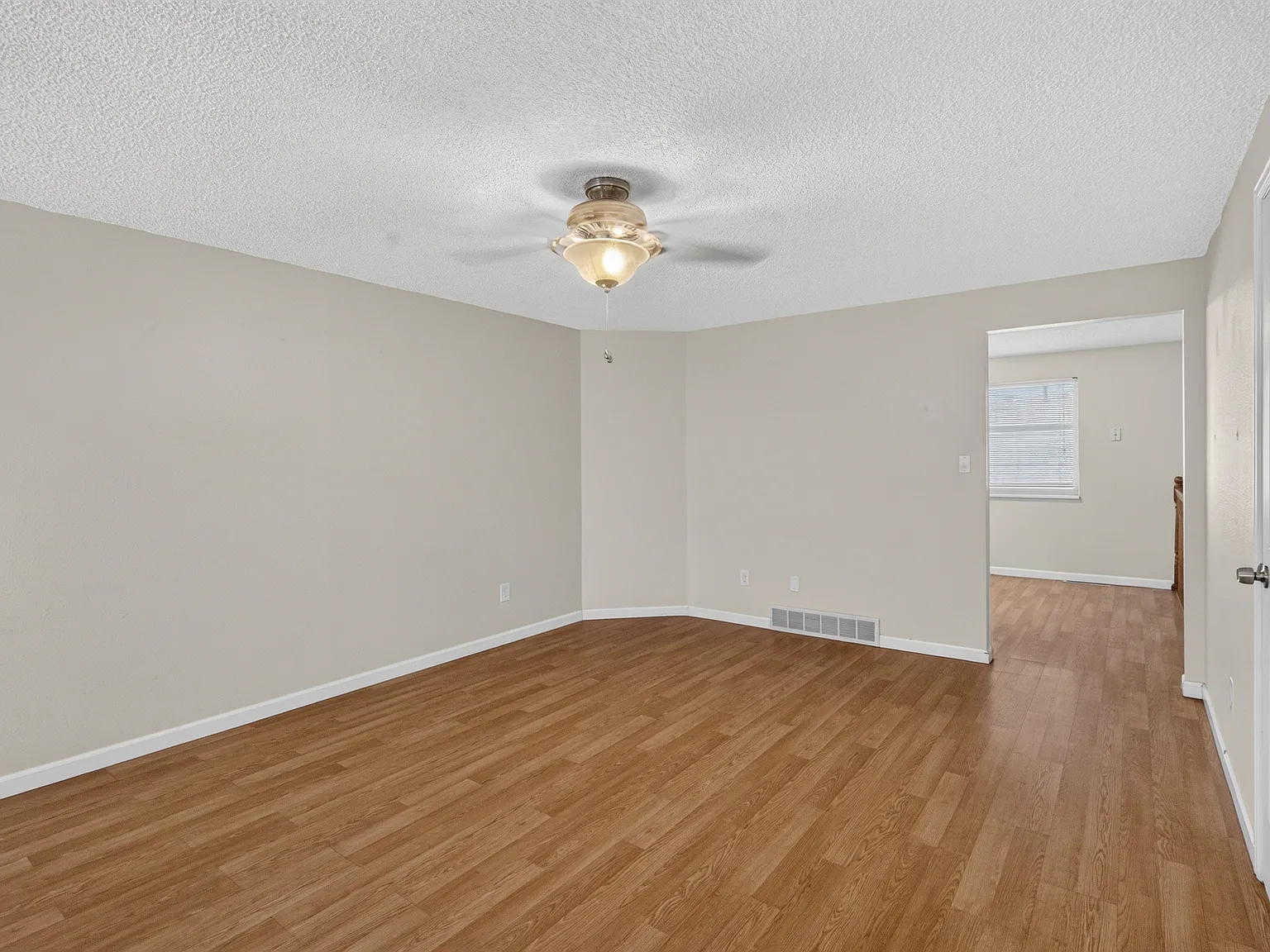 2 bed, 1.5 bath, 1108 sqft, $1,800 — Photo 2