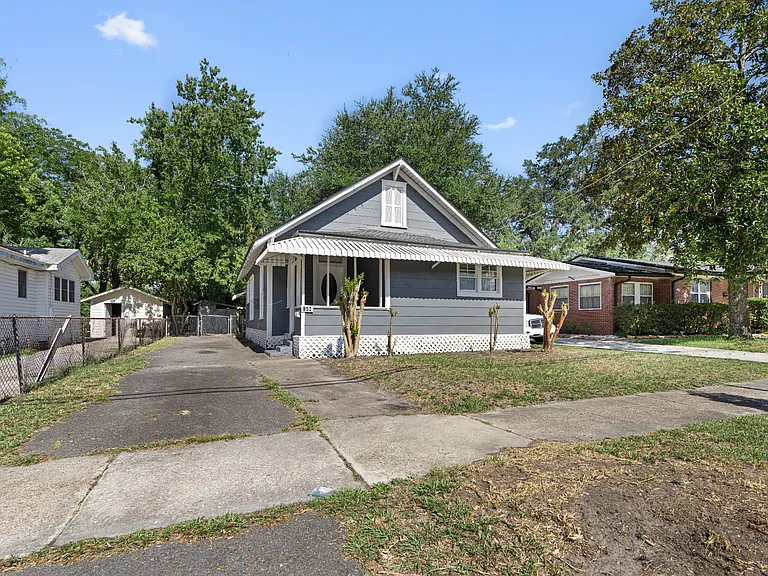 853 Saint Clair St — Photo 27