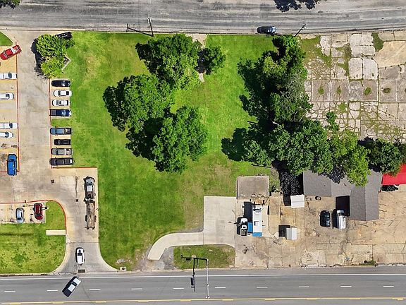 5th image of 614 W Church St