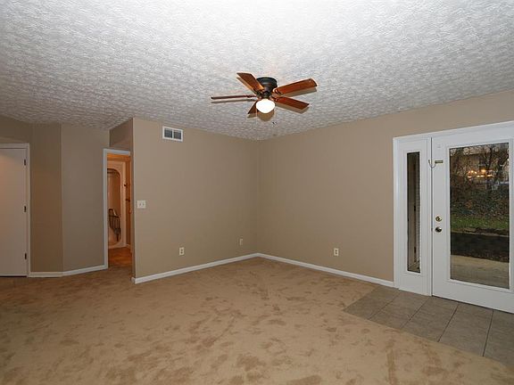 2nd image of 17 Aspen Glen Dr #17