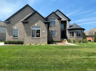35599 Windridge Dr, New Baltimore, MI 48047